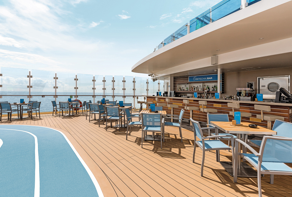 The Überschau Bar is the "Wellness Bar," ideal for socializing during breaks between sports activities