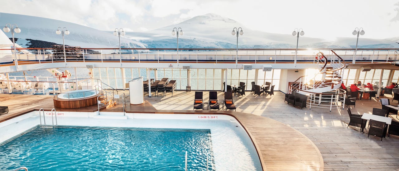 Kjøl deg ned i bassenget.