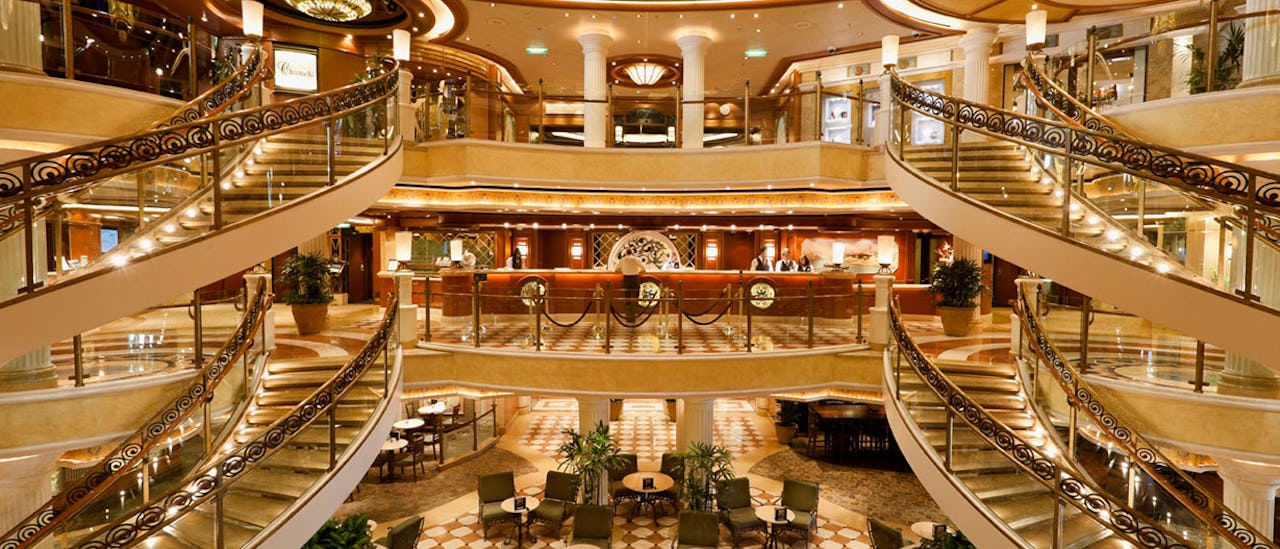 Midtpunktet "Piazza" der gjøglere, musikere og akrobater ofte utfører