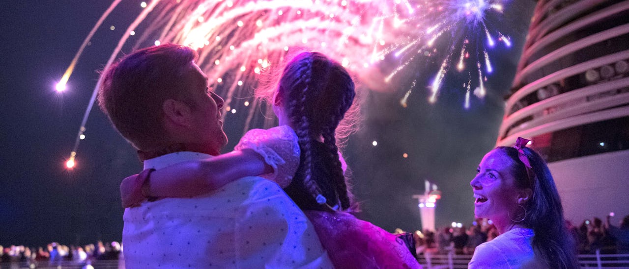 Blendende liveshow med fyrverkeri til sjøs!