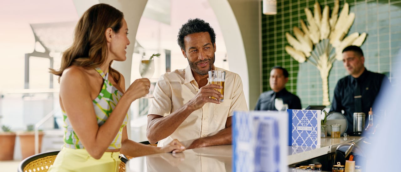 Sunset Bar, en elegant som er det perfekte stedet å nyte en cocktail