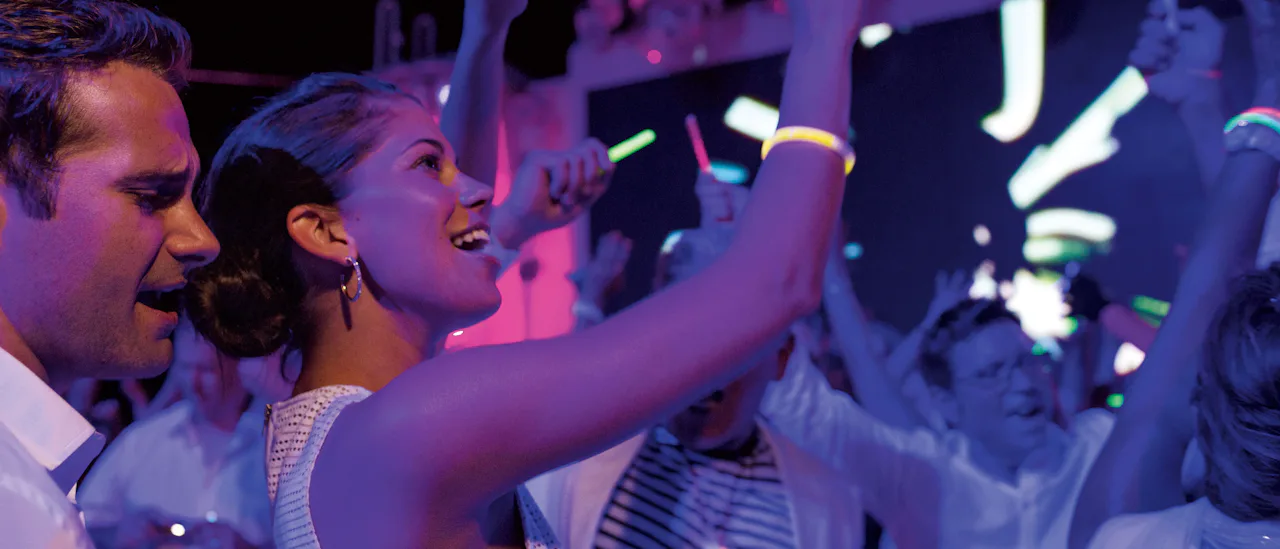 Nattklubben Spice H2O med dansegulv under stjernene