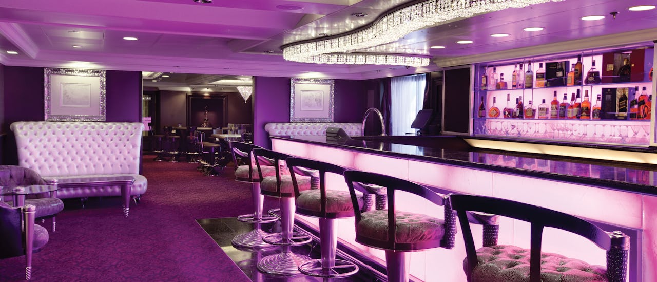 Nyt en drink i Casino Bar