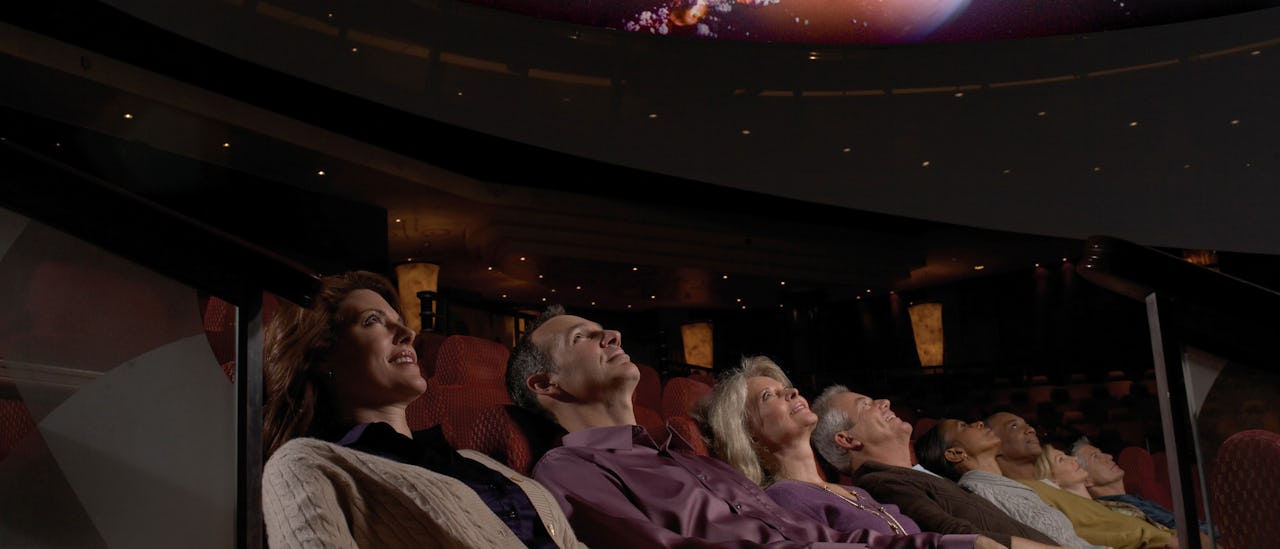 Reis gjennom verdensrommet i Queen Mary 2:s planetarium