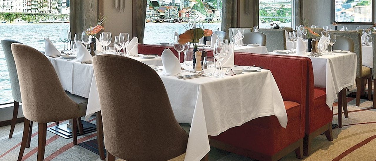 Kokkens spesialitets restaurant med en deilig smaks meny.