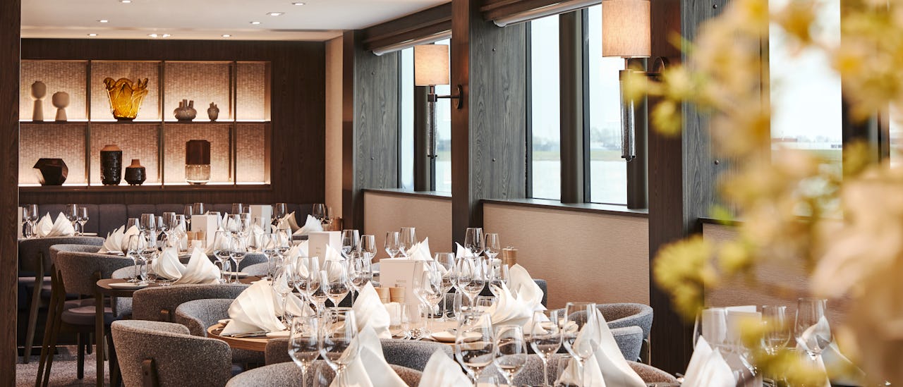 Hoved restauranten på VIVA One’s er Riverside.