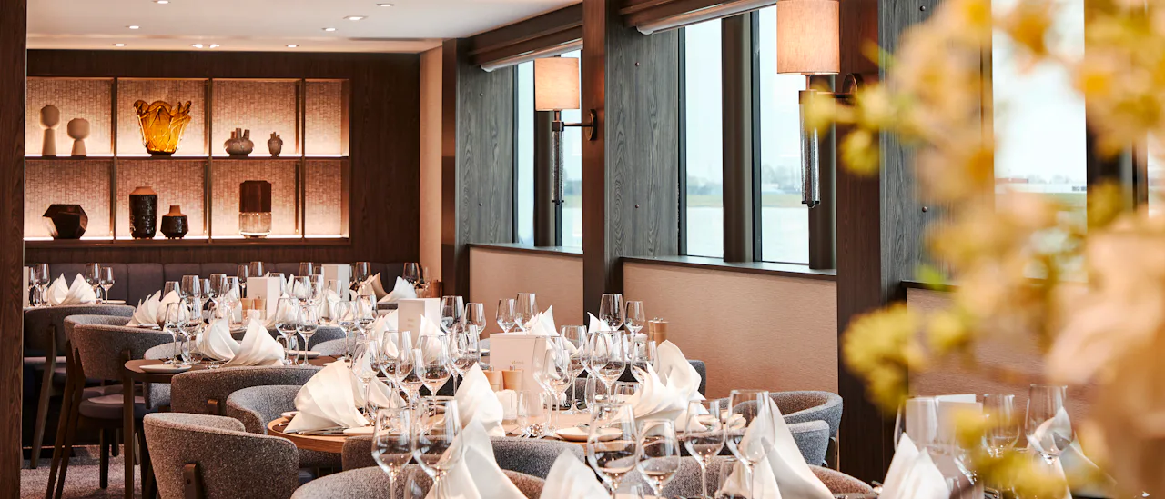 Riverside er hovedrestauranten på VIVA One