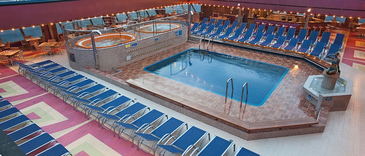 Bassengdekket helt bakerst