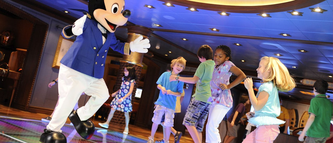 Du finner både barne og ungdoms klubber ombord