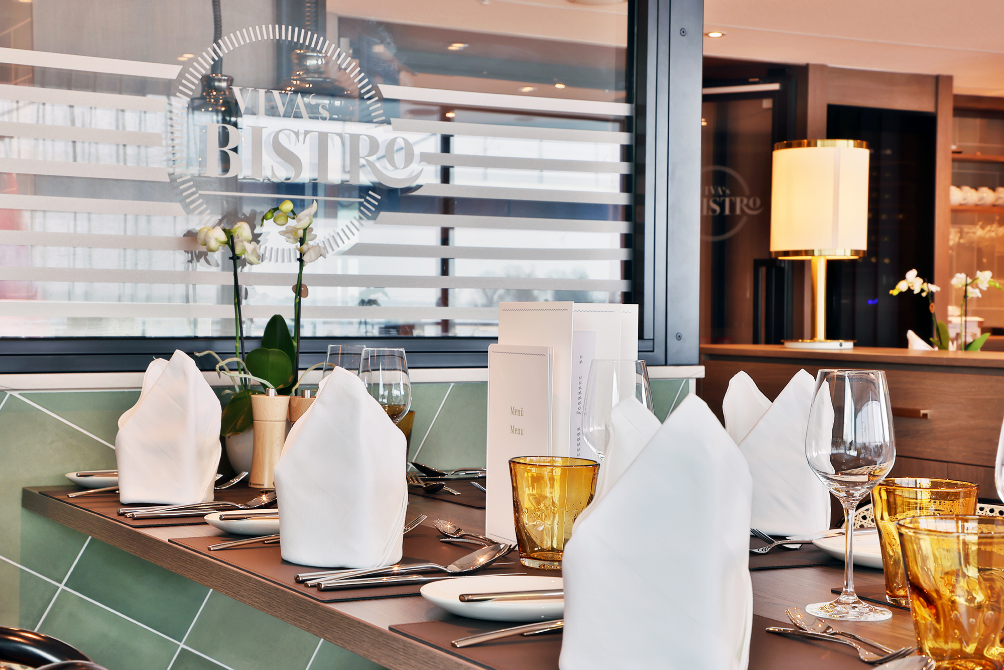 Nyt en gourmetmiddag på Bistro. (Lurt å booke på forhånd)