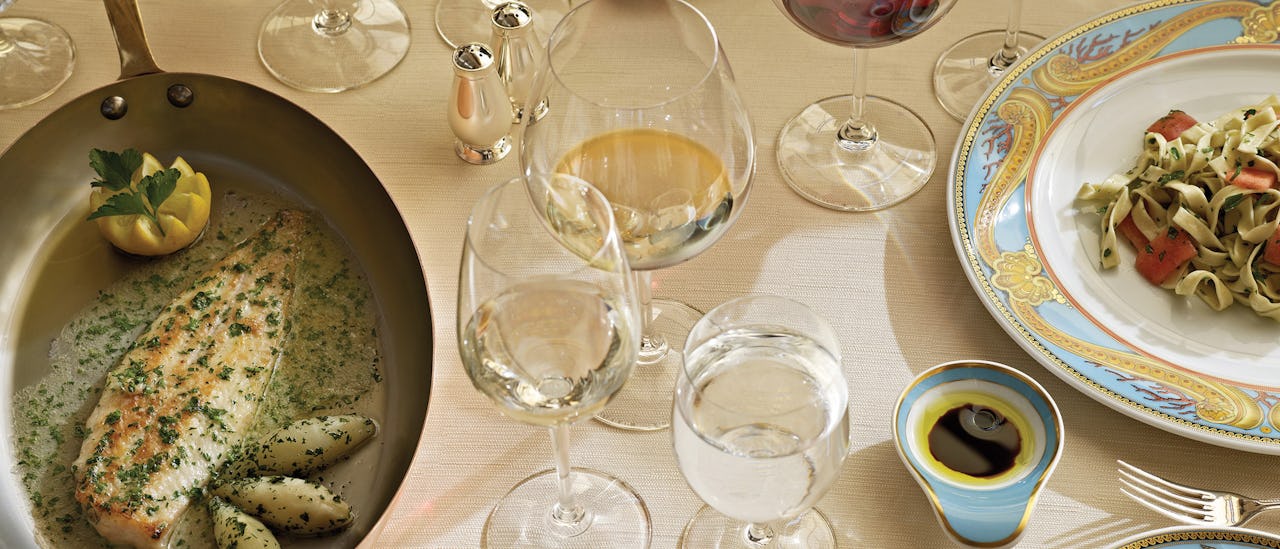 Restaurant Toscana feirer lidenskapen for Italiensk matlaging, servert på spesialdesignet Versace porselen.