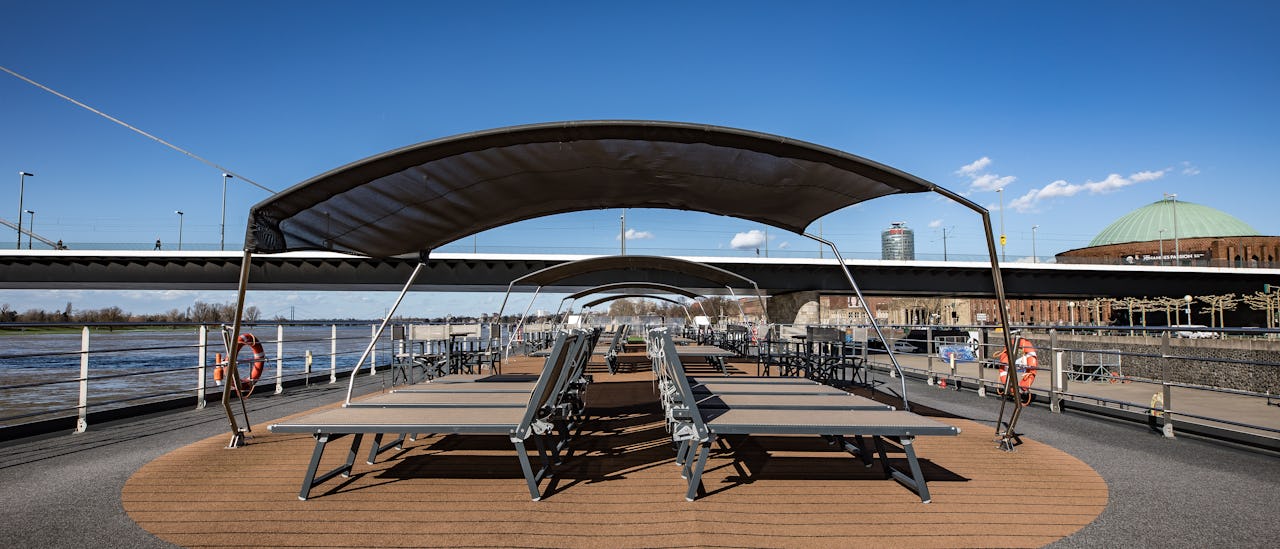 Len deg tilbake på soldekket