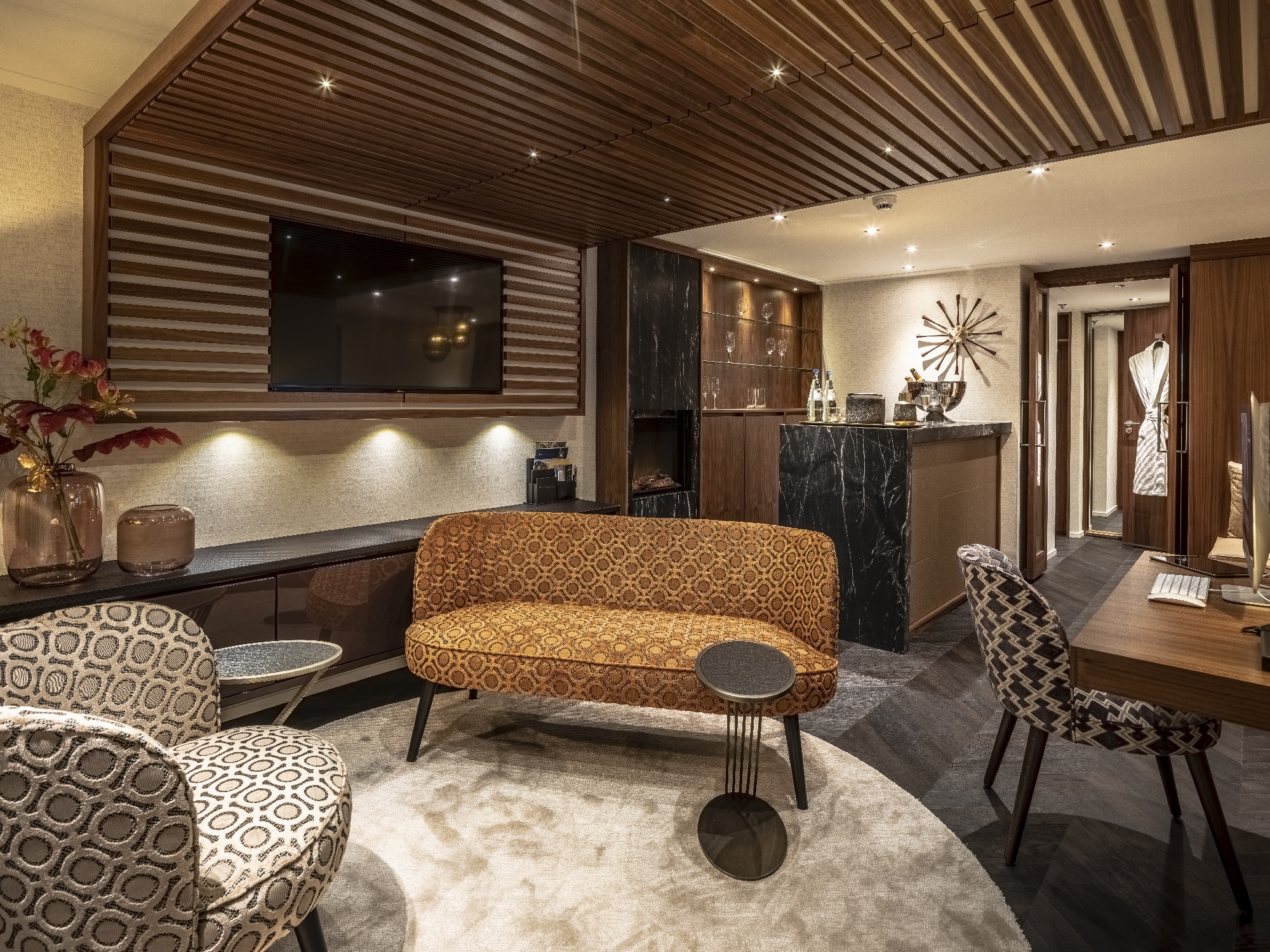 SUITE