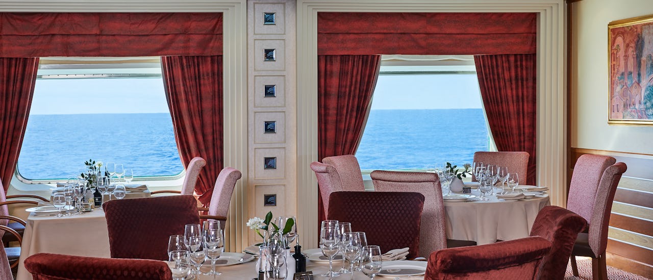 Her nyter du kontinentale og regionale spesialiteter på The Restaurant