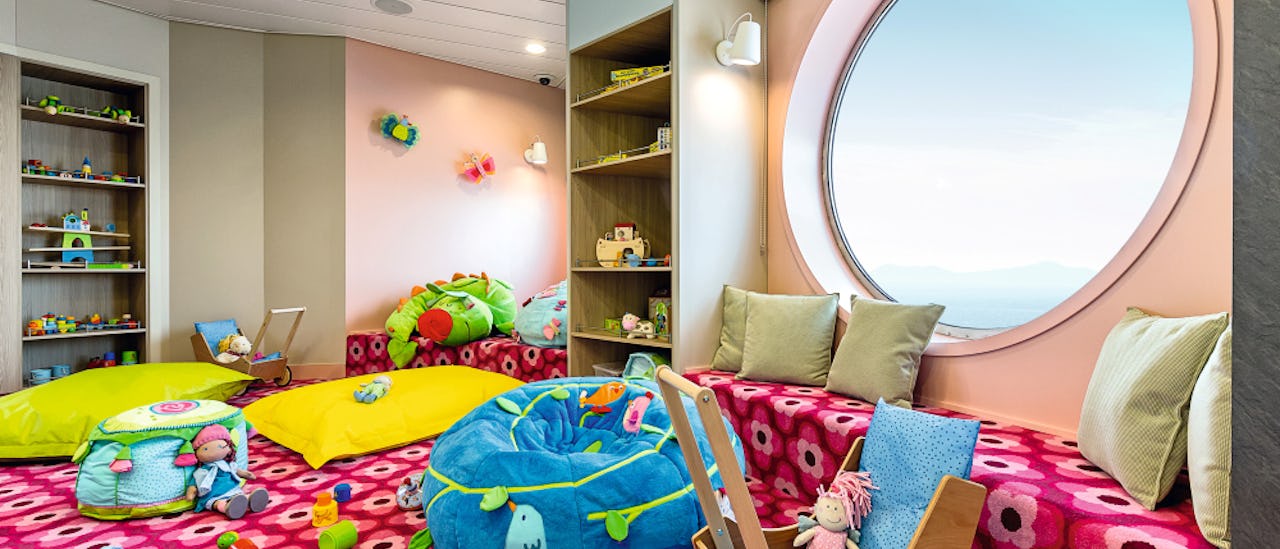 Babyrommet tilbyr en spesiell plass for voksne og unge gjester til å leke å være sammen