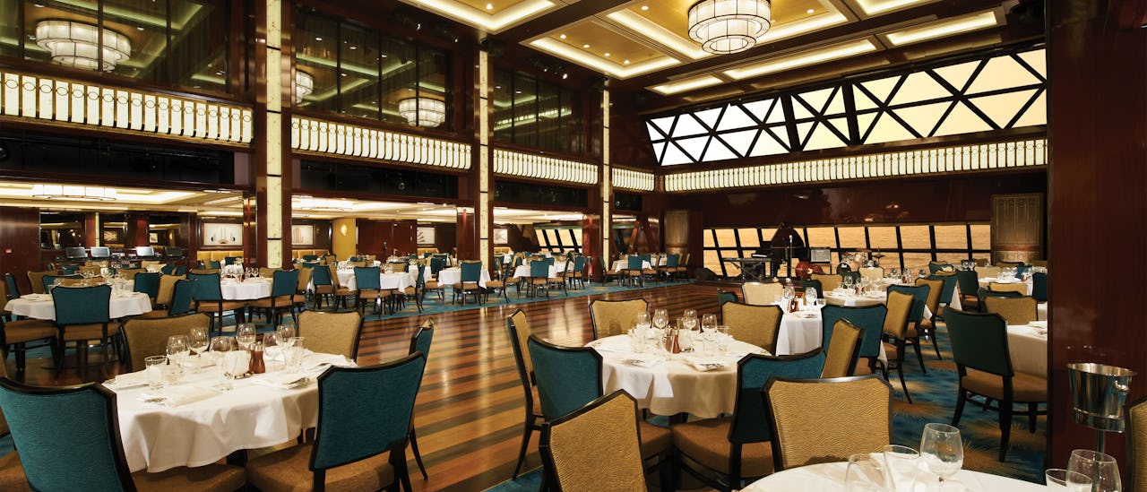 Manhattan Room - en av hovedrestauranter inkludert