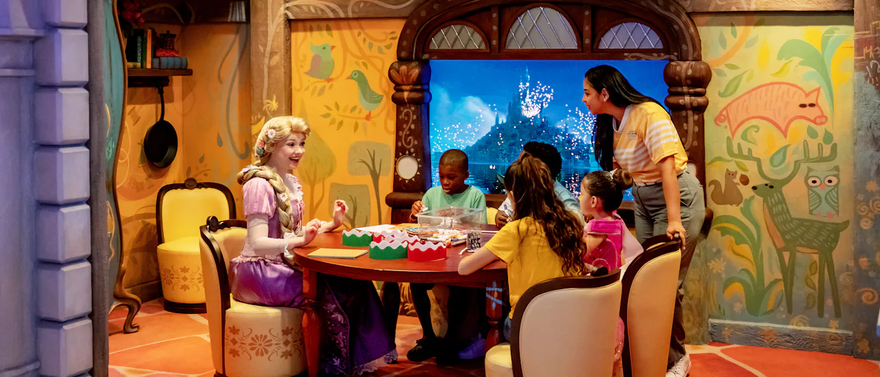 Barneklubber med Disney-tema er inkludert