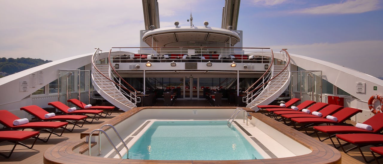 Velkommen til bassengdekket.