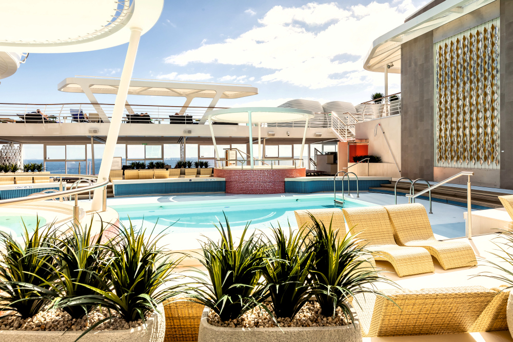 Uteområdet rundt lagunen inviterer til ren avslapning