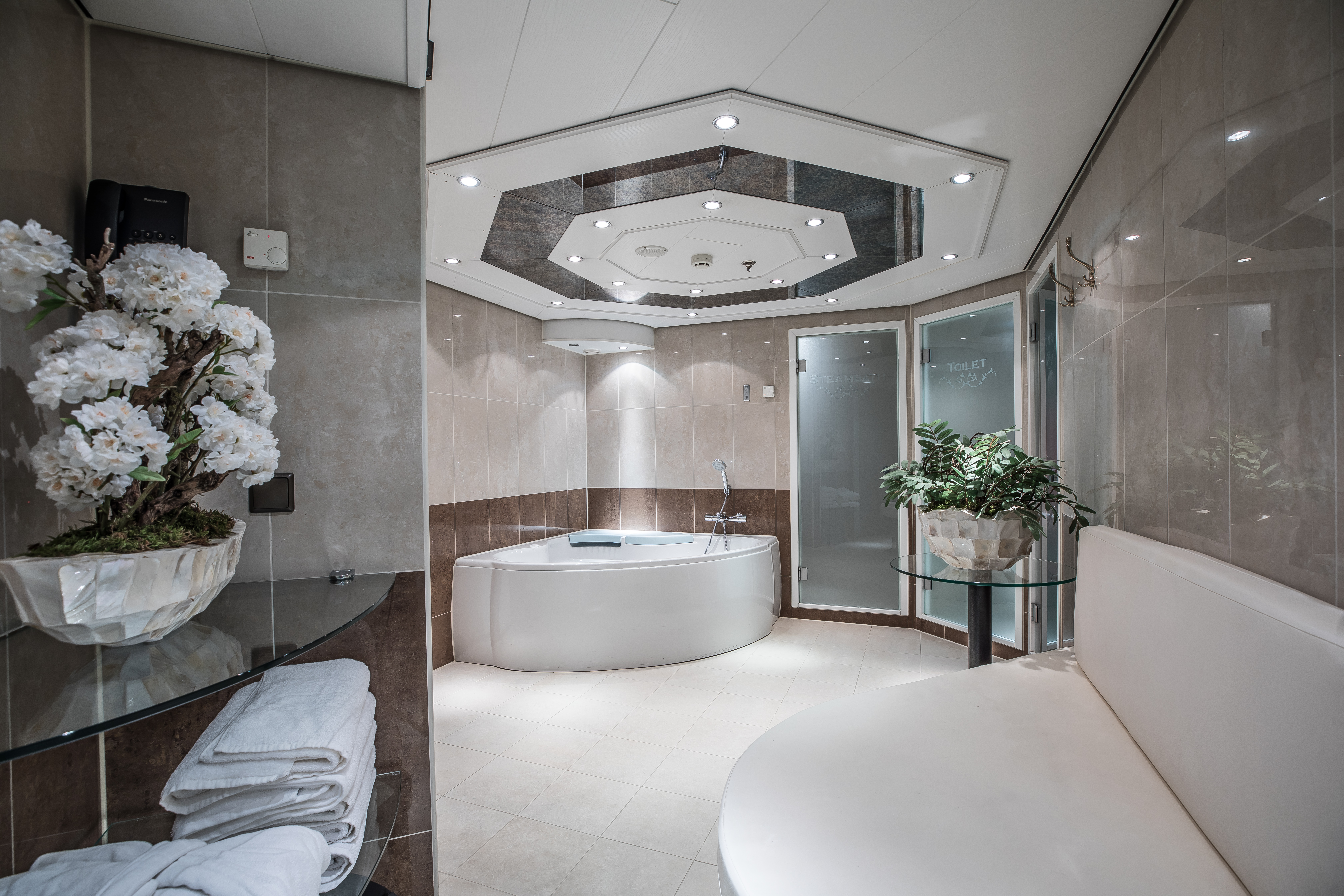 Unn deg en avslappende massage på spa!