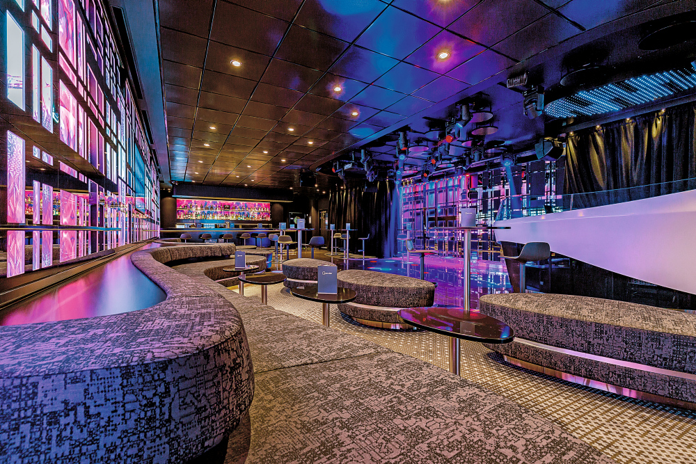 For a night of dancing, head to the Abtanz Bar with its spacious dance floor!