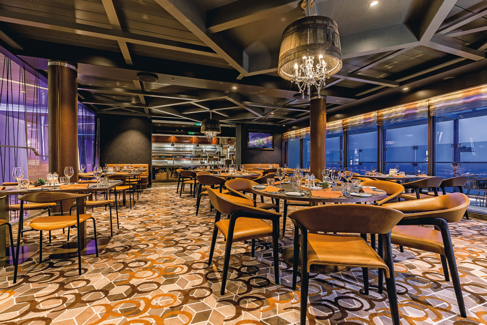 Nyt smakfulle grillretter fra land og hav à la carte på Surf & Turf Steakhouse