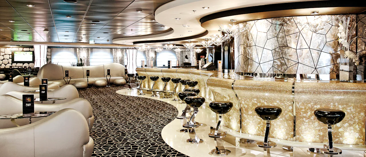 Black & White Lounge
