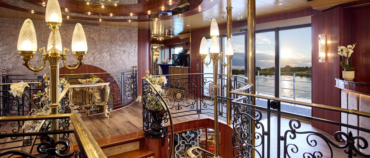 Du blir tatt godt i mot i vår vakre lobby