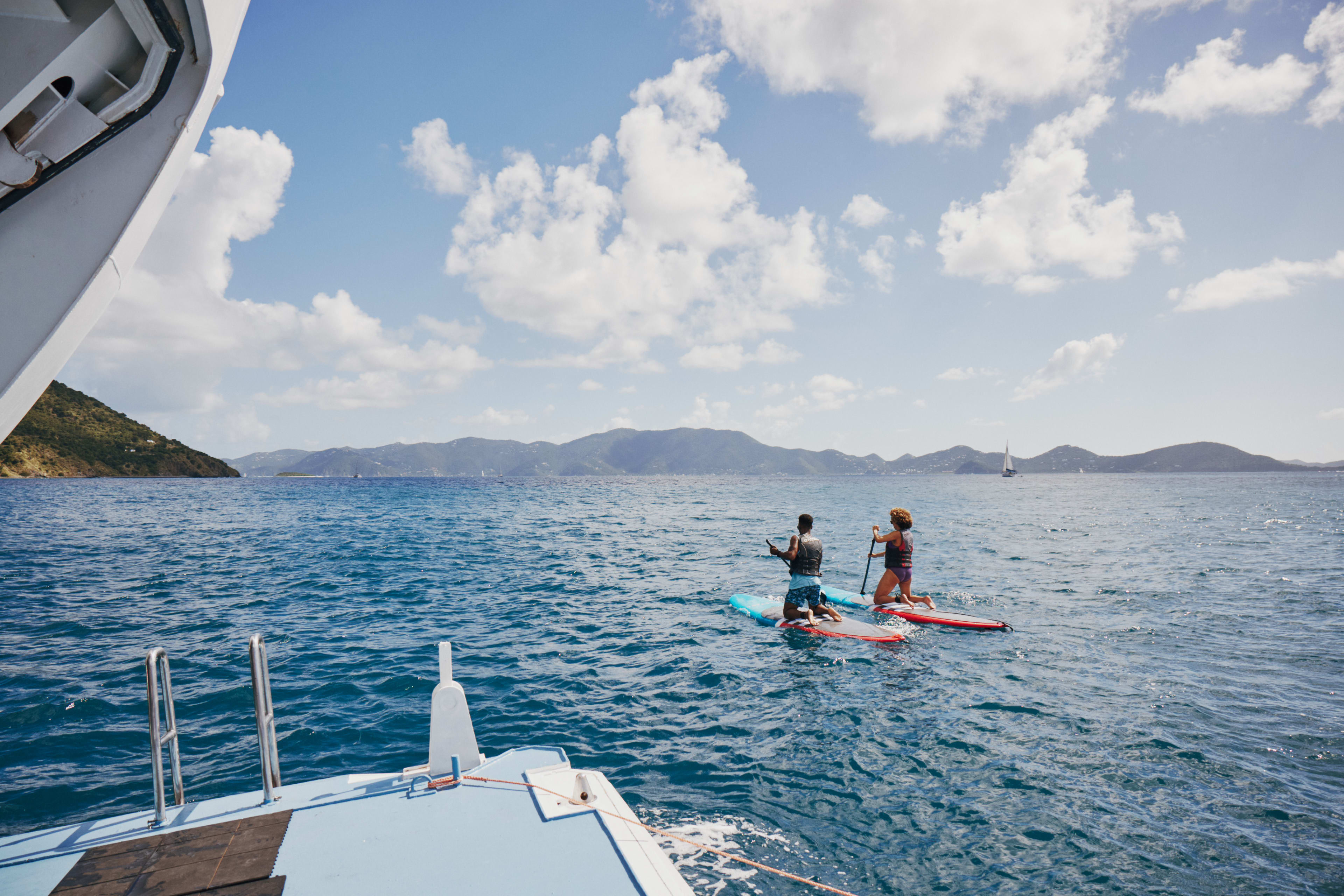 Vannsportplattform med snorkling, svømming, kajakkpadling, brettseiling og vannski