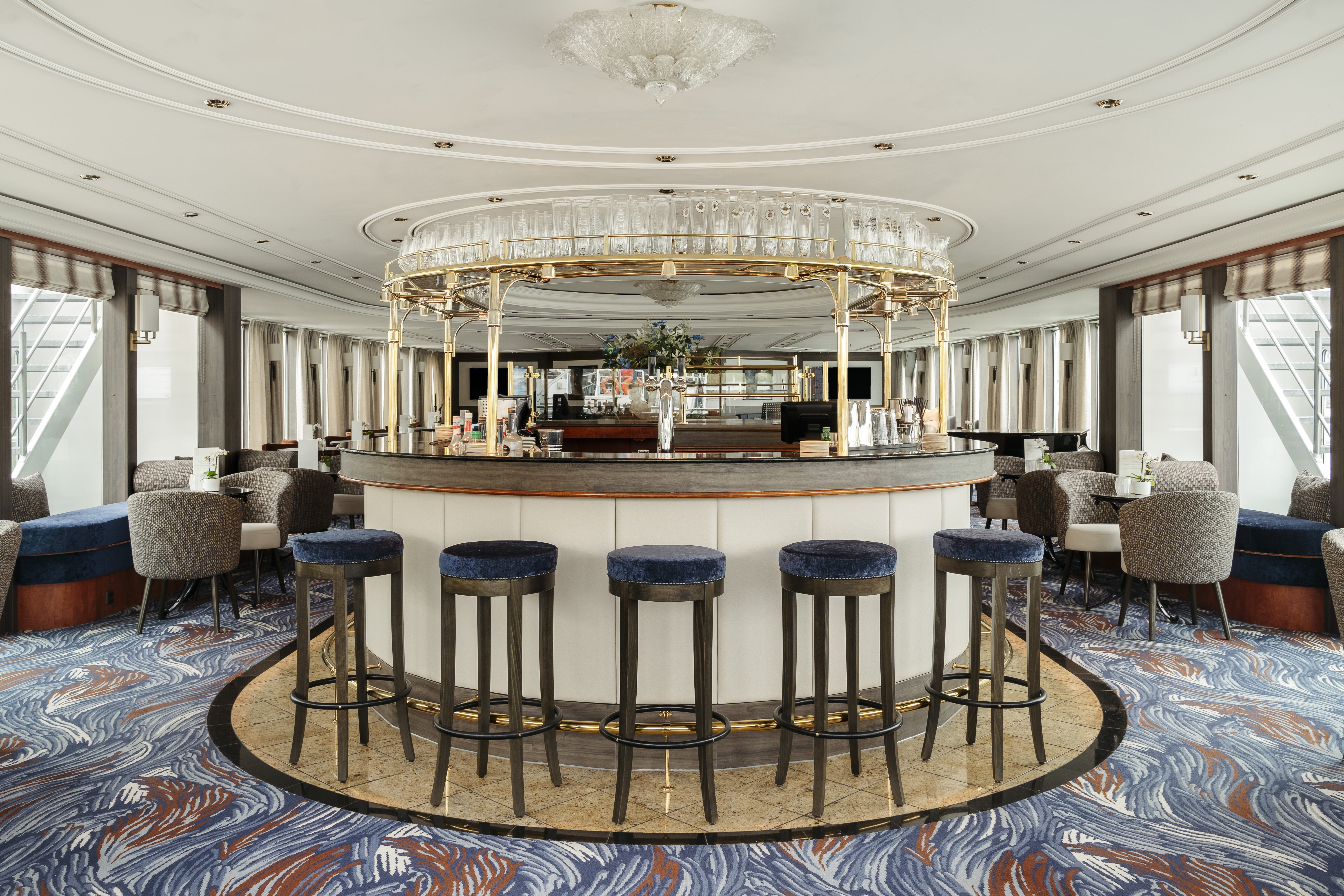 Nyt landskapet som segler forbi i panoramaloungen