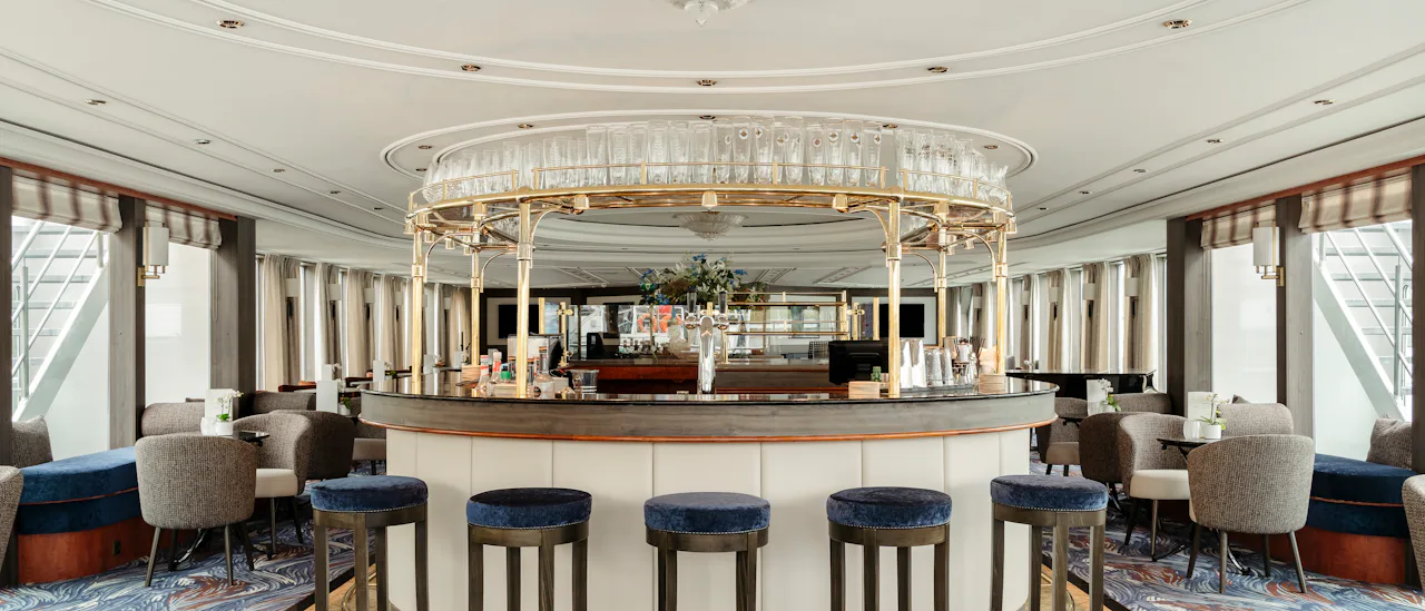 Nyt landskapet som segler forbi i panoramaloungen