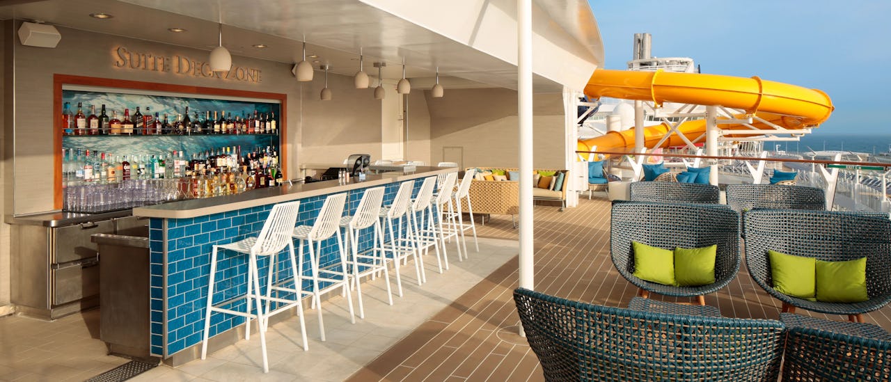 "Suite Class Neighborhood" er et eksklusivt VIP overnattingskompleks med egen restaurant, barsalong og solterrasse