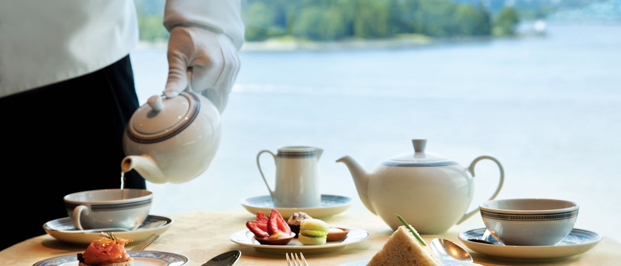 På dagtid serveres e afternoon tea på Horizons. På kvelden blir levende musikk