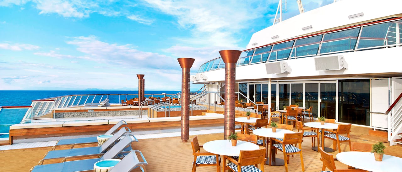 En av to avkjølende bassenger.