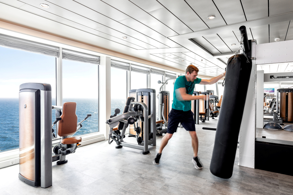 Tren med flott havsutsikt