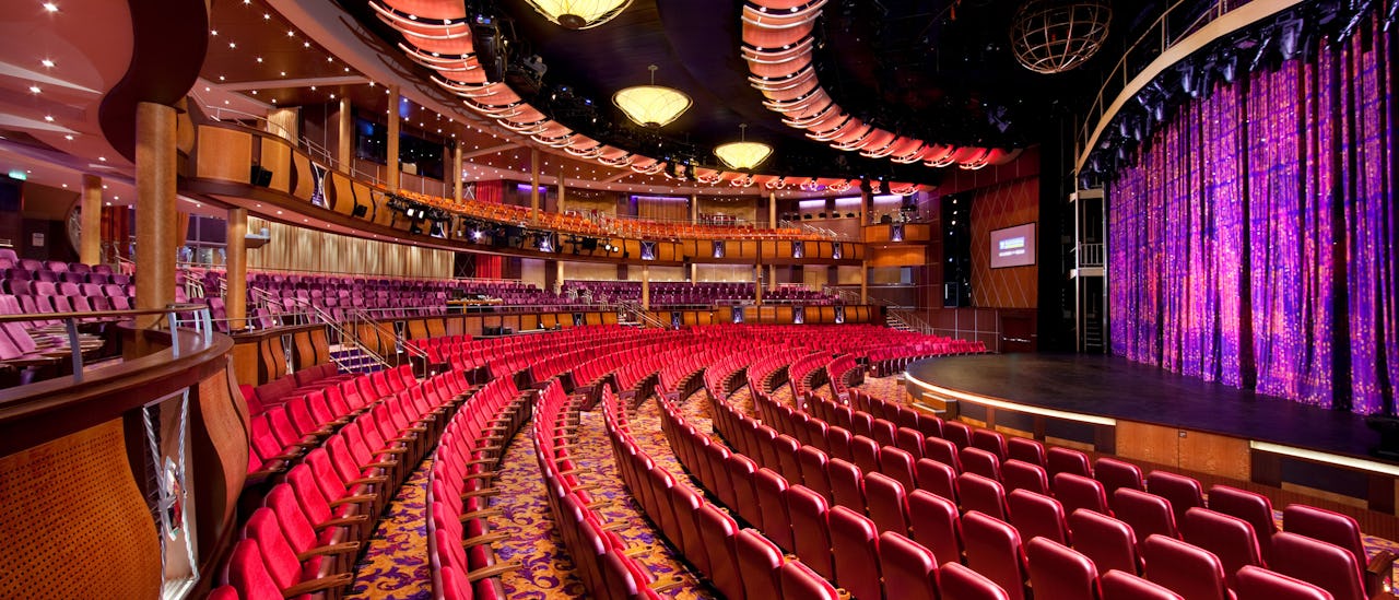 Se et 90 minutters påkostet sett av musikalen Mamma Mia.