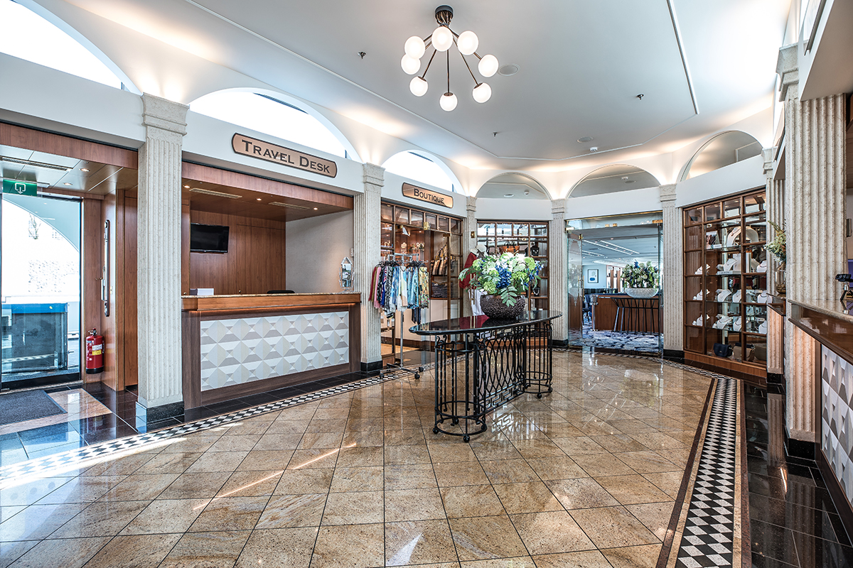 Her i den flotte lobbyen tar de deg godt i mot