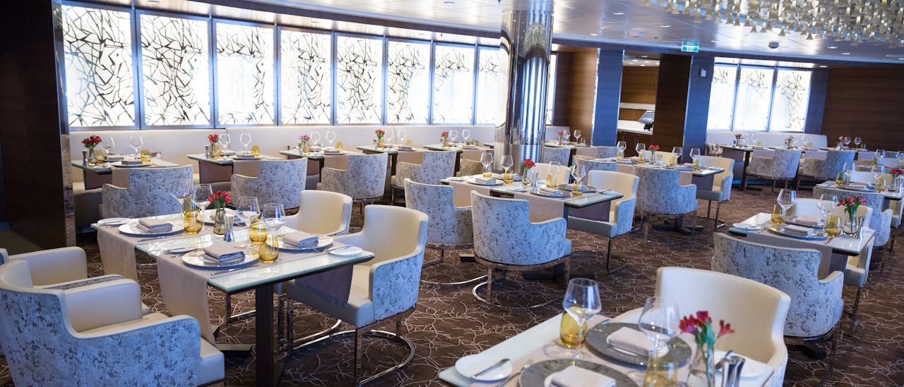 Luminae er en restaurant for suitegjestene ombord