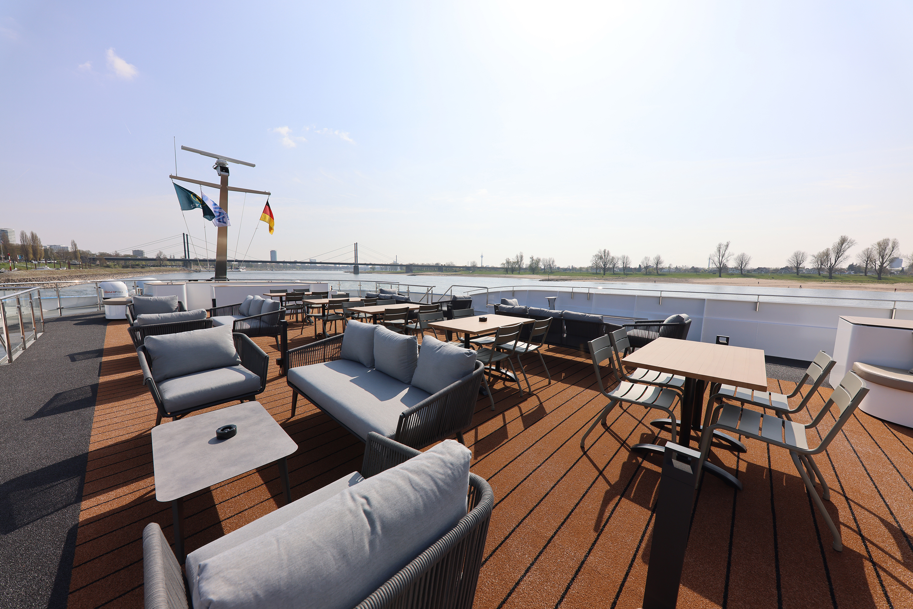 Len deg tilbake på soldekket