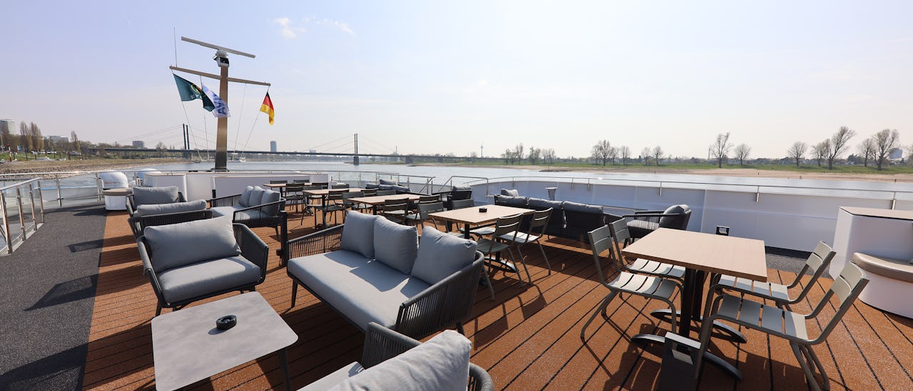 Len deg tilbake på soldekket