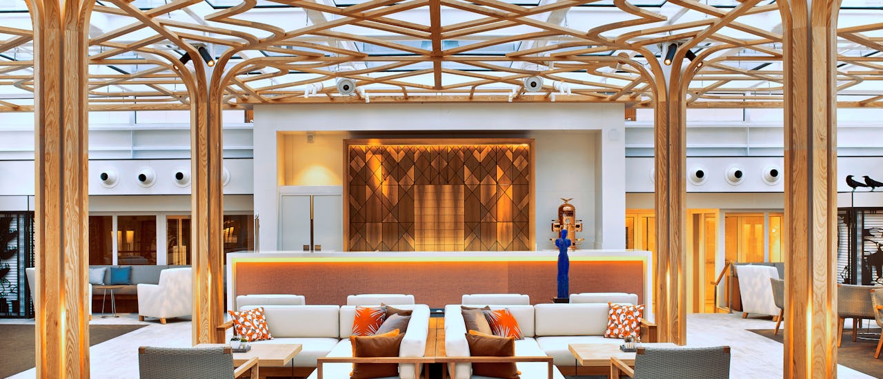 Sett deg ned for ettermiddagste i den avslappende "Wintergarden"