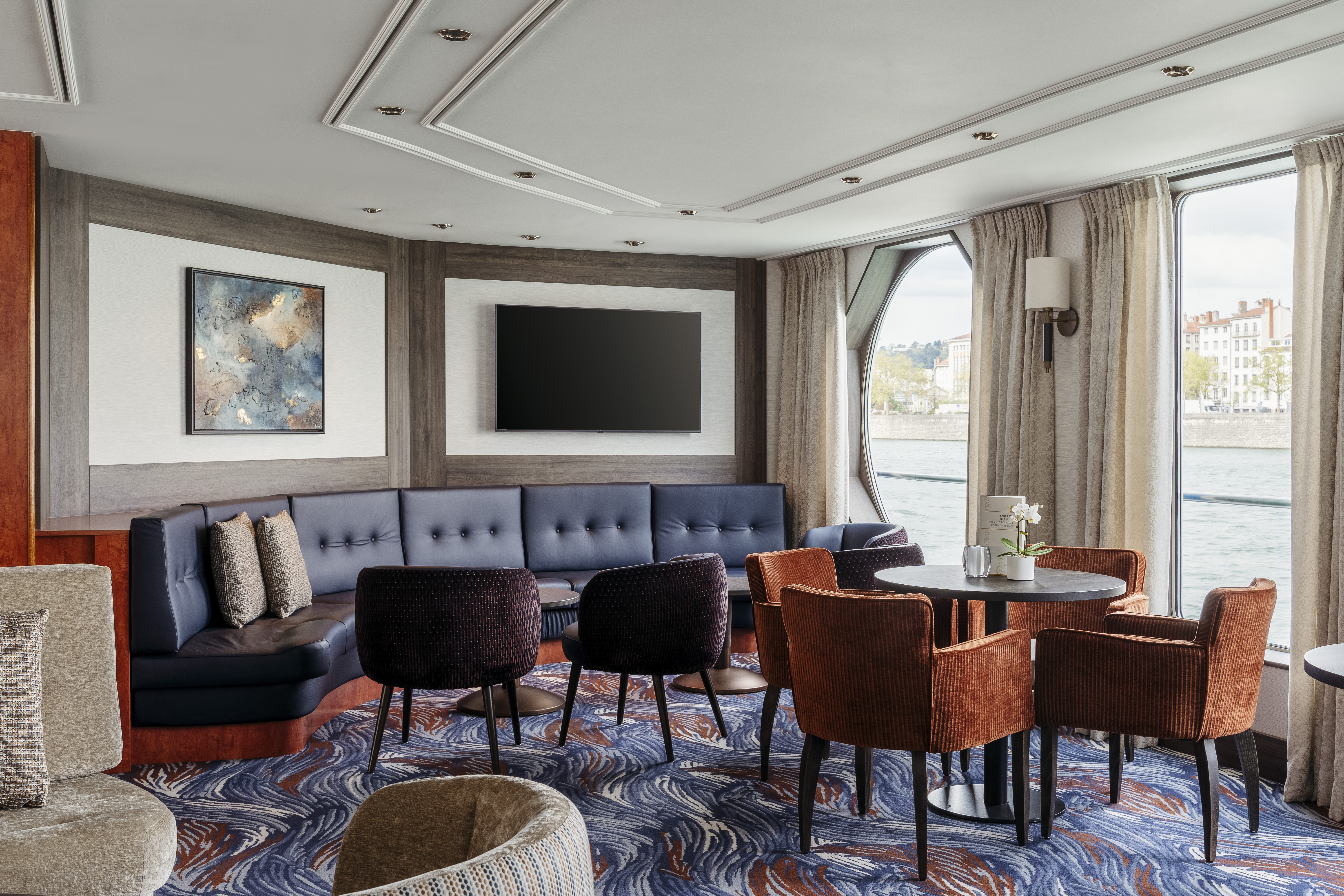 Nyt landskapet som segler forbi i panoramaloungen