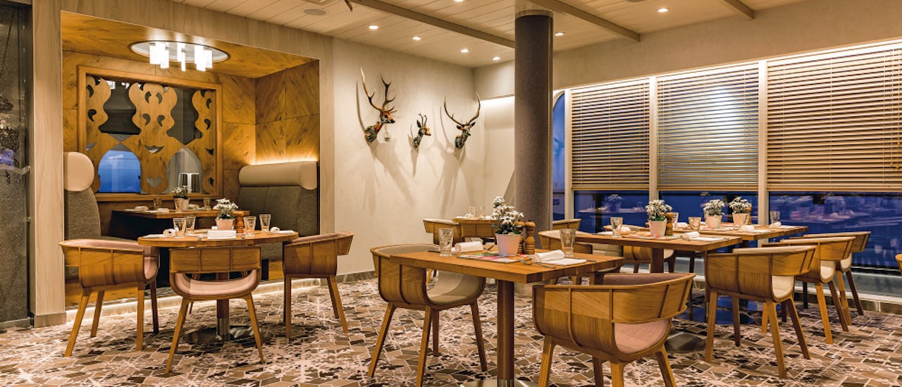 Nyt alpine spesialiteter, både tradisjonelle og moderne, på Restaurant Schmankerl