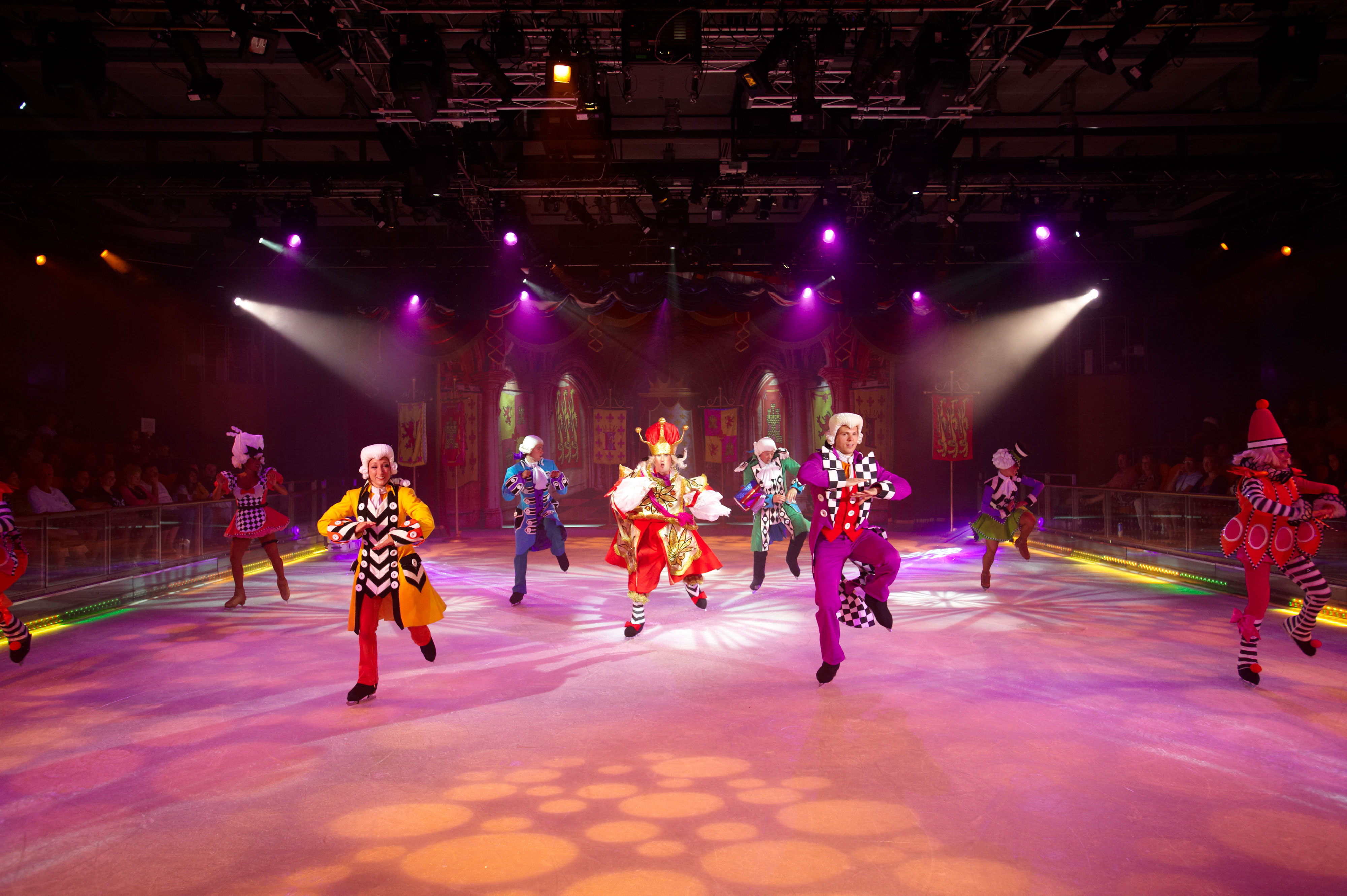 I Studio B-teatret vises isshow, ikke sjelden med tidligere olympiske deltakere i rollebesetningen.