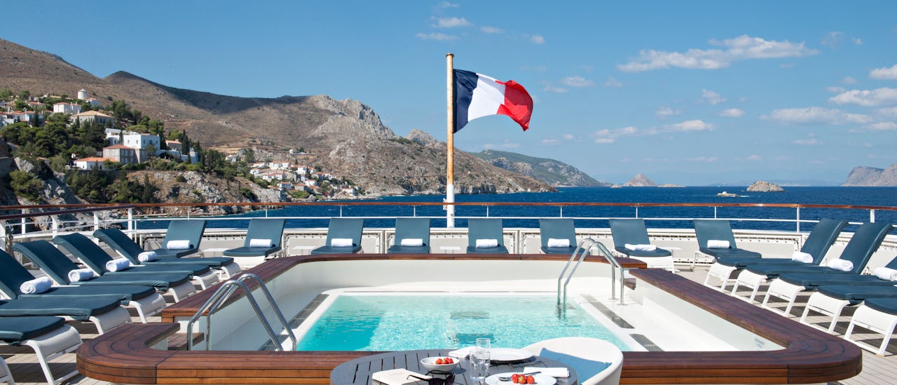 Velkommen opp til basseng området.