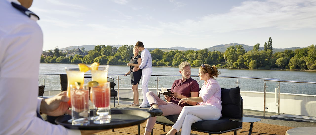 Nyt en cocktail i solen!