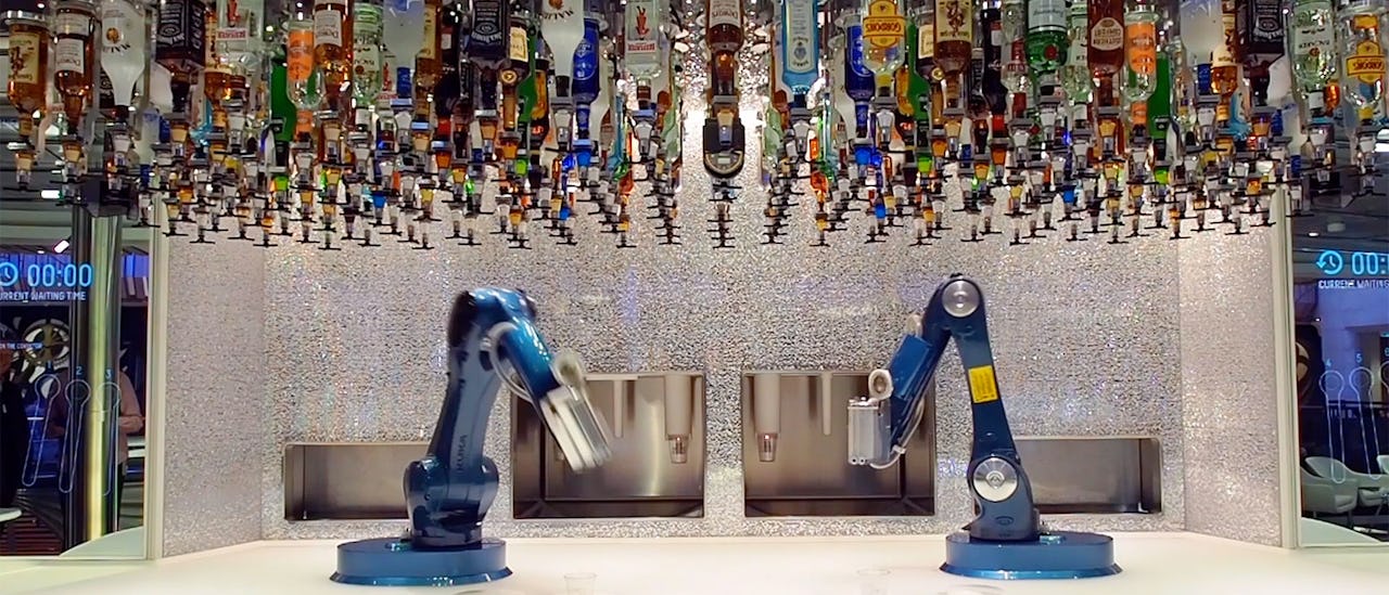 I Bionic Bar blandes drinkene av en robot
