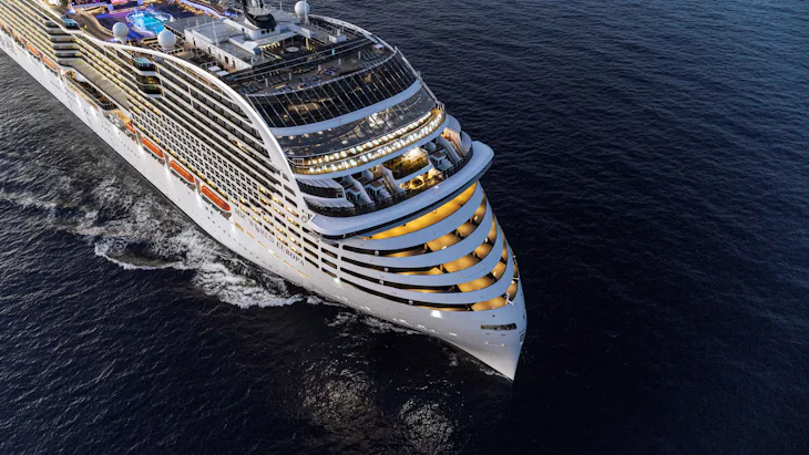 MSC Cruises skip med stort bassengområde og mange aktiviteter om bord