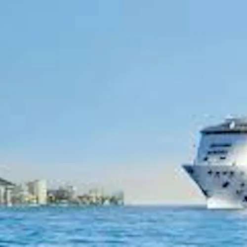 Norwegian Cruise Line med Hawaii i bakgrunnen