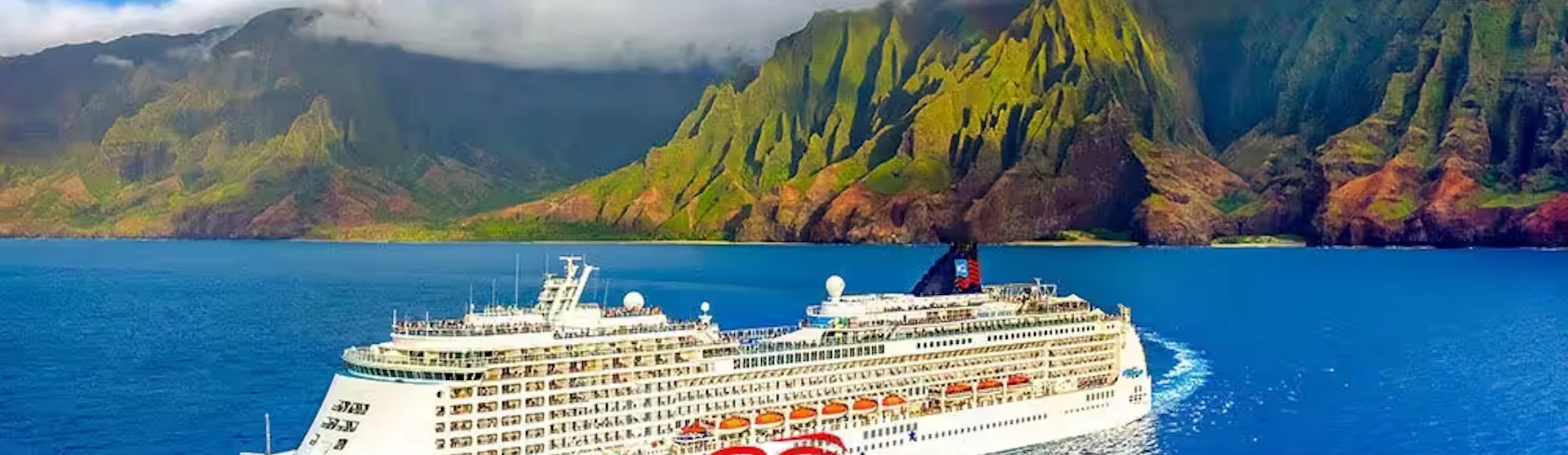 Norwegian Cruise Line fra Hawaii med øyer i bakgrunnen